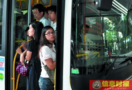 广州BRT人挤人时